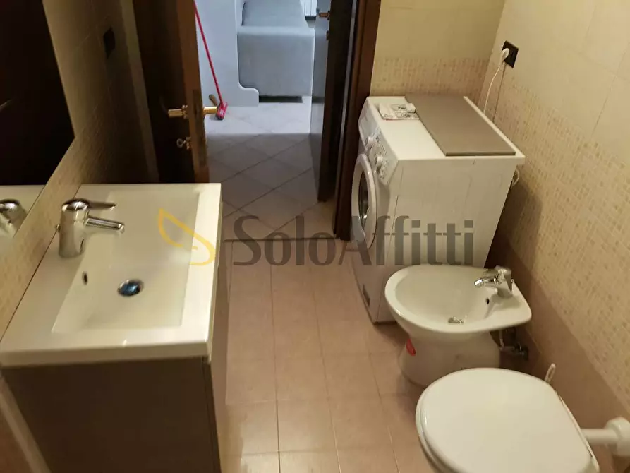 Immagine 8 di Monolocale in affitto  in Via Portichetto a Desio