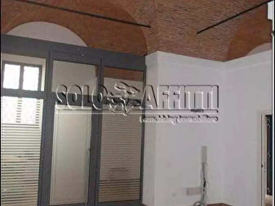 Immagine 12 di Ufficio in affitto  a Livorno