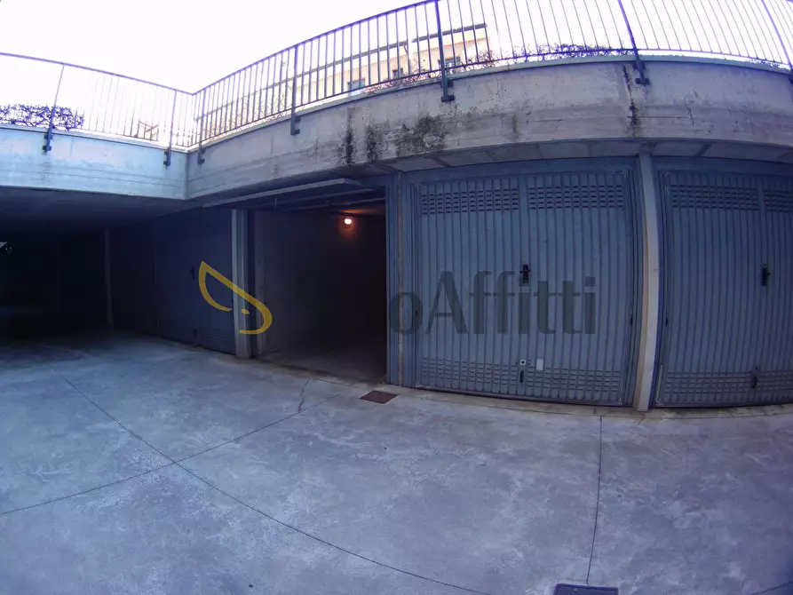 Immagine 1 di Garage in affitto  in Via Vittorio Alfieri a Cinisello Balsamo