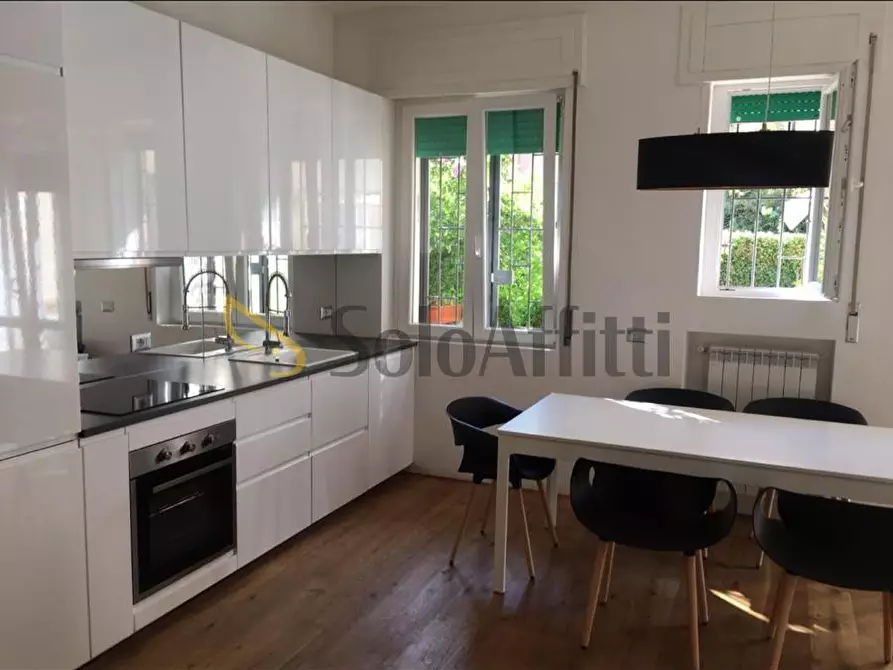 Immagine 2 di Quadrilocale in affitto  in Viale Fabbricotti 106 a Livorno