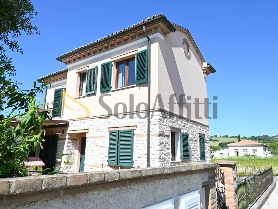 Immagine 1 di Casa indipendente in affitto  a Sirolo