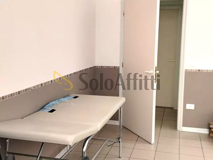 Immagine 8 di Ufficio in affitto  a Ancona