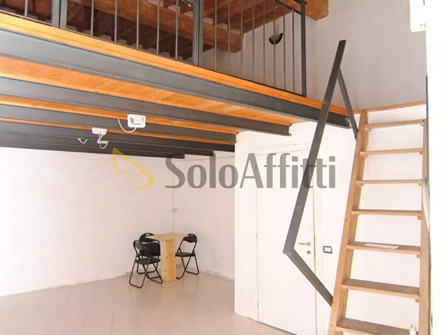 Immagine 3 di Locale commerciale in affitto  a Livorno