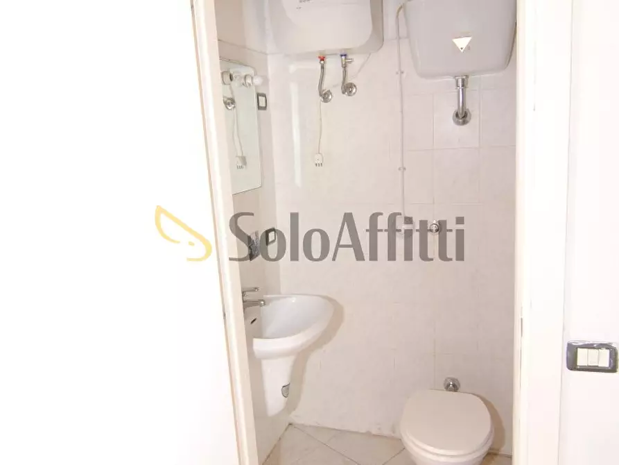 Immagine 14 di Locale commerciale in affitto  a Livorno