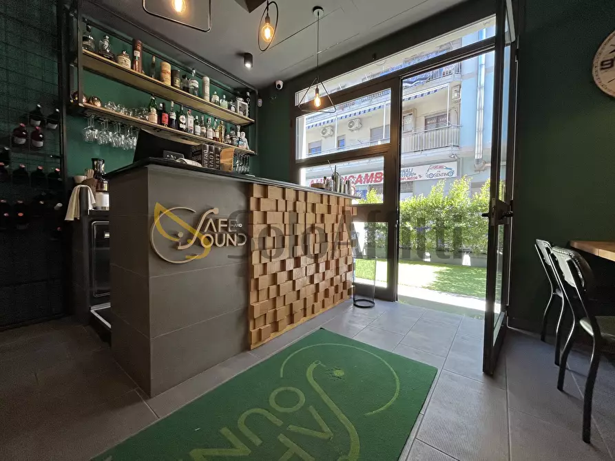 Immagine 12 di Locale commerciale in affitto  a Catanzaro