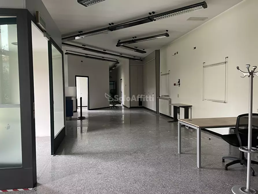 Immagine 31 di Locale commerciale in affitto  in Piazza Baracca 18 a Buscate