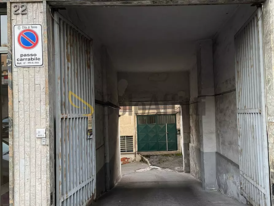Immagine 9 di Garage in affitto  in Via Elvo a Torino