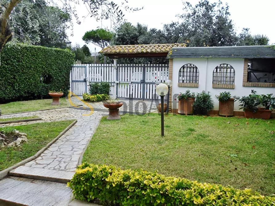 Immagine 2 di Villetta a schiera in affitto  in Via Fiorenzuola di Focara a Fiumicino