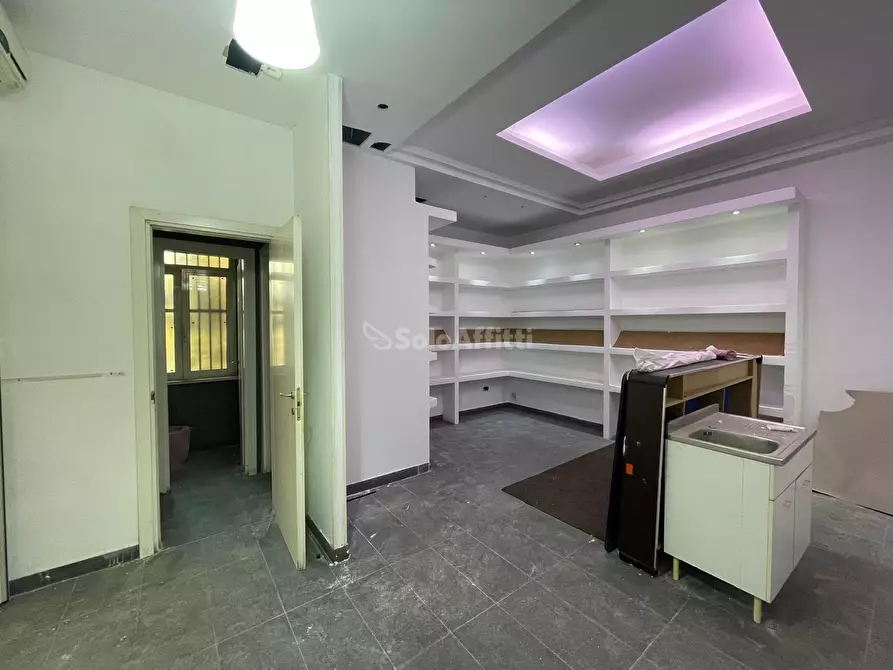 Immagine 10 di Locale commerciale in affitto  in Via Fulvio Renella a Caserta