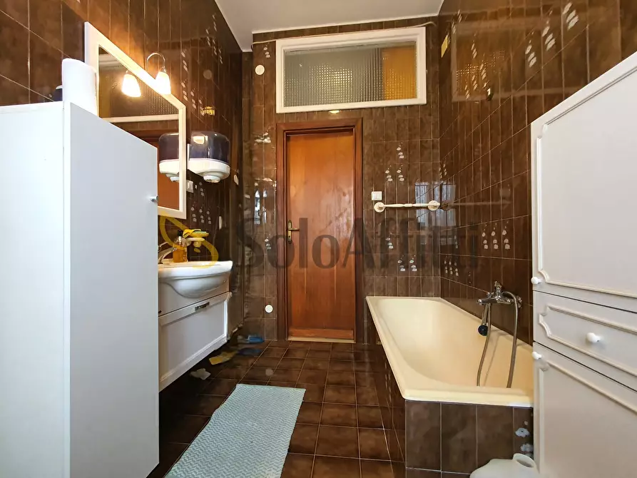 Immagine 11 di Ufficio in affitto  a Catanzaro