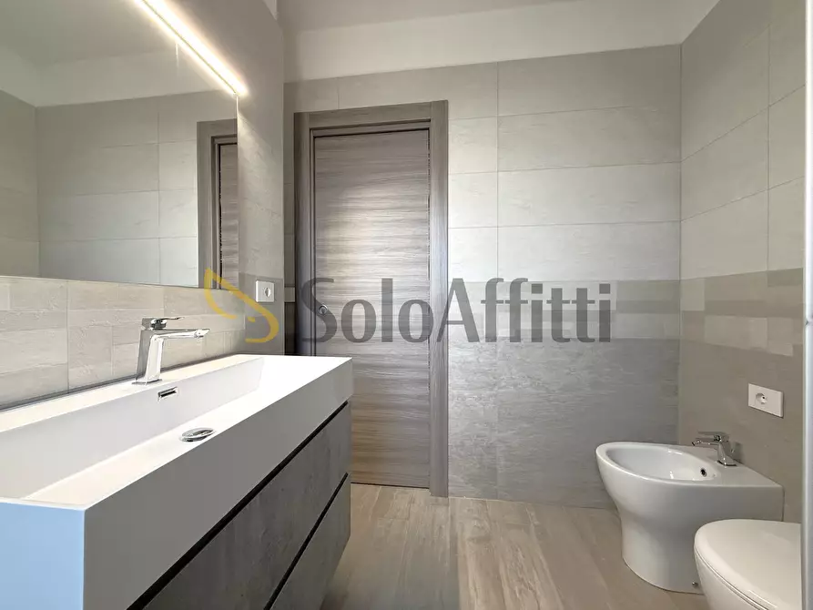 Immagine 14 di Trilocale in affitto  a Catanzaro