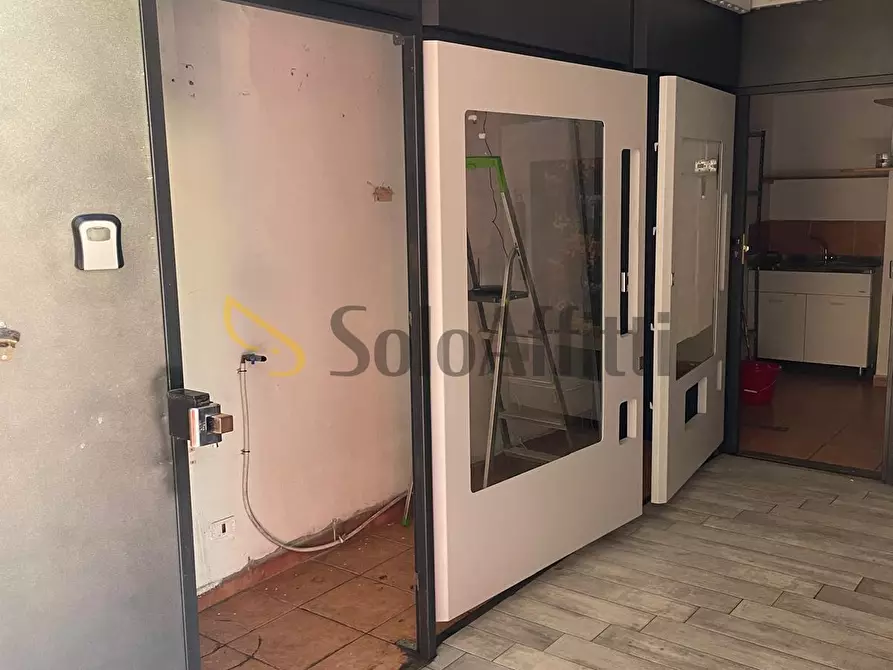 Immagine 2 di Locale commerciale in affitto  in Via Giulia di Barolo a Torino