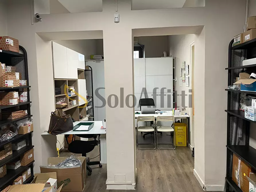 Immagine 3 di Locale commerciale in affitto  in Via Cesana a Torino