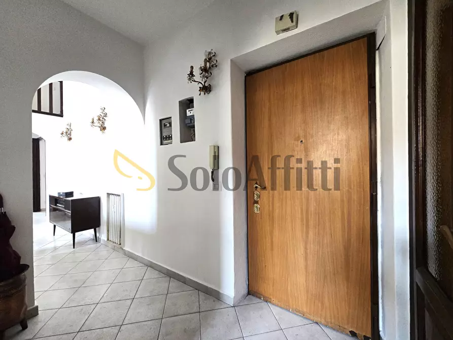 Immagine 3 di Trilocale in affitto  in Piazza di Santa Croce in Gerusalemme 1 a Roma