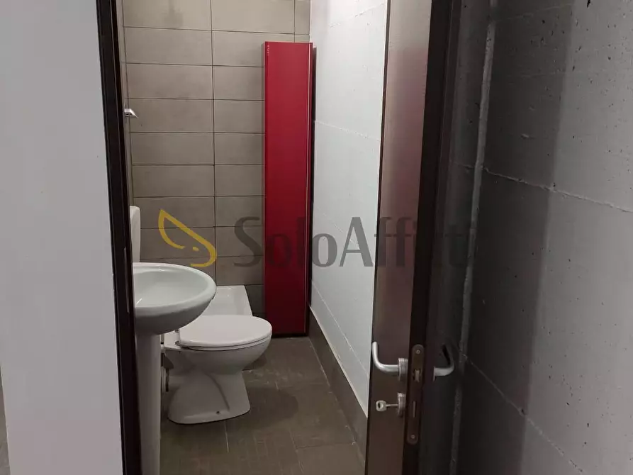 Immagine 4 di Magazzino in affitto  a Misterbianco