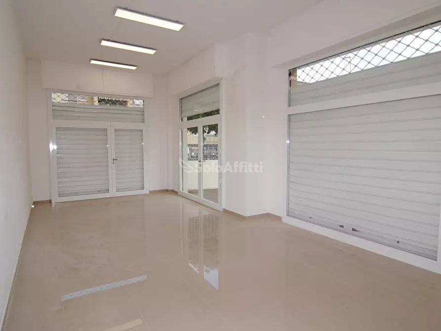 Immagine 6 di Locale commerciale in affitto  a Livorno