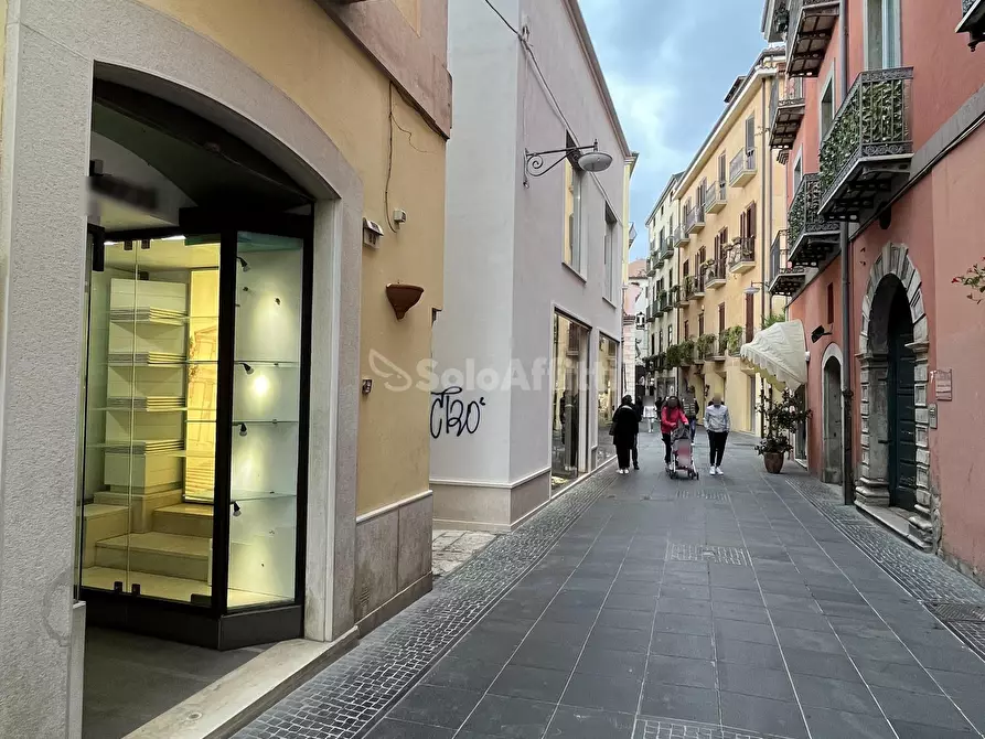 Immagine 19 di Locale commerciale in affitto  in Via Pretoria a Potenza