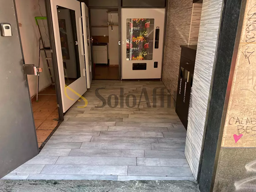 Immagine 13 di Locale commerciale in affitto  in Via Giulia di Barolo a Torino