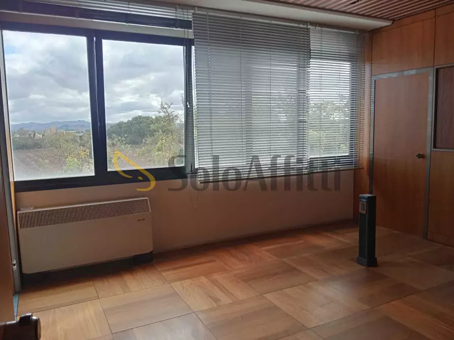 Immagine 5 di Ufficio in affitto  a Montemarciano
