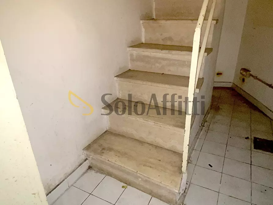 Immagine 9 di Locale commerciale in affitto  in Via Tigrè 71 a Roma