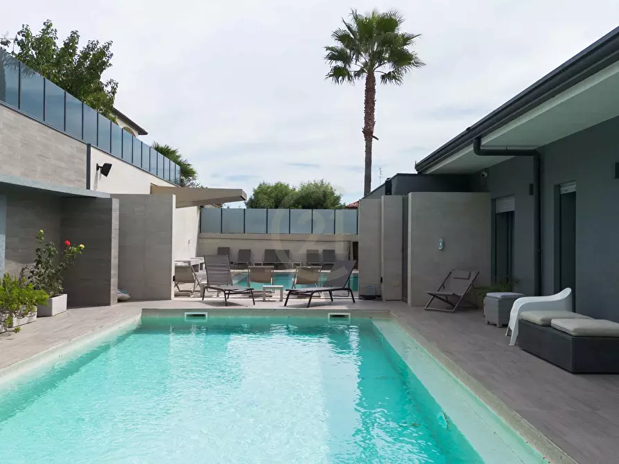 Immagine 2 di Villa in vendita  a Mascalucia