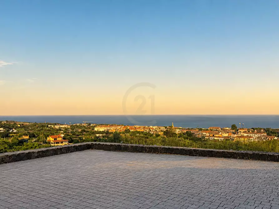 Immagine 3 di Villa in vendita  in Via Ignazio Biscari 43 a Aci Castello