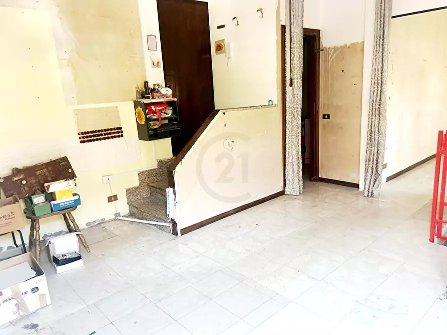 Immagine 5 di Locale commerciale in affitto  a Mascalucia