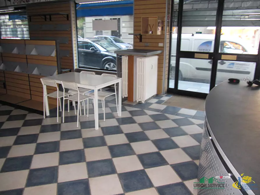 Immagine 4 di Locale commerciale in affitto  in Borgo Collegio Maria Luigia a Parma