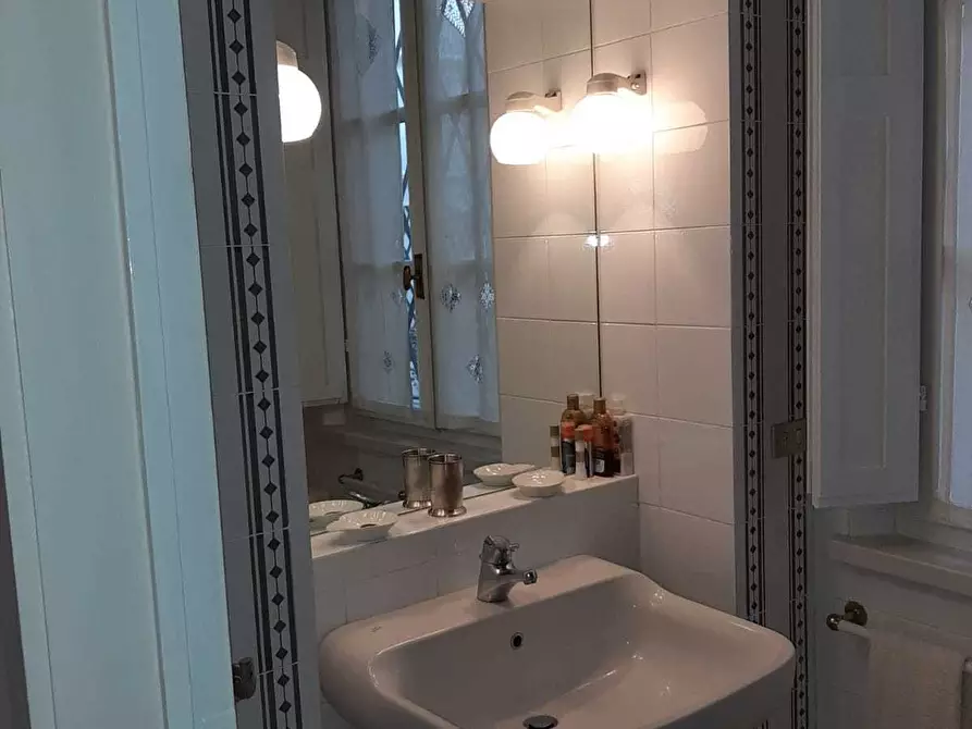 Immagine 9 di Appartamento in vendita  in Strada Luigi Carlo Farini 49 a Parma