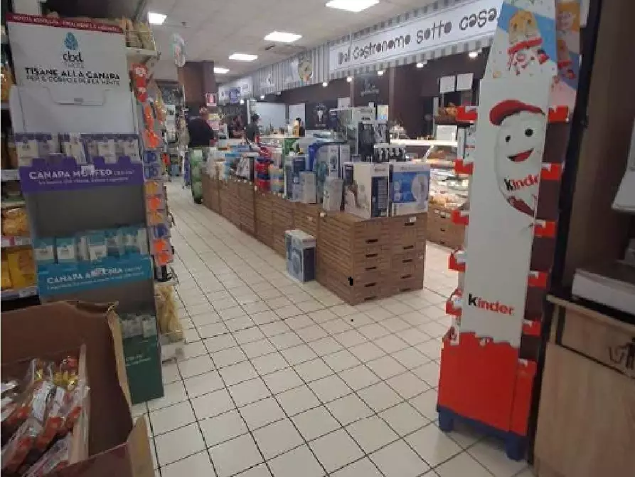 Immagine 5 di Locale commerciale in vendita  a Montechiarugolo