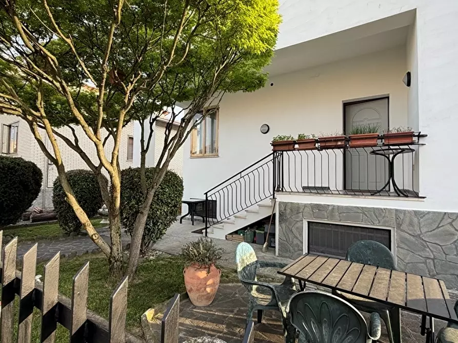 Immagine 2 di Casa trifamiliare in vendita  in Via Torino a Collecchio