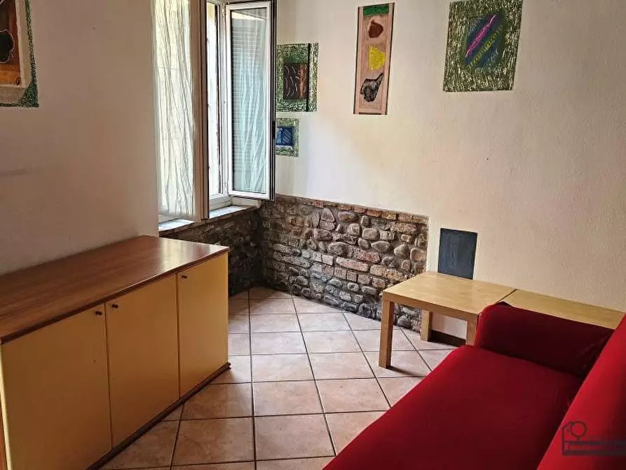 Immagine 1 di Bilocale in affitto  in Borgo Regale 19 a Parma