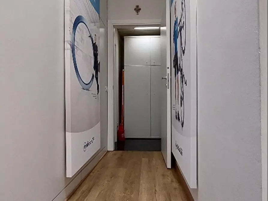 Immagine 11 di Ufficio in vendita  a Parma