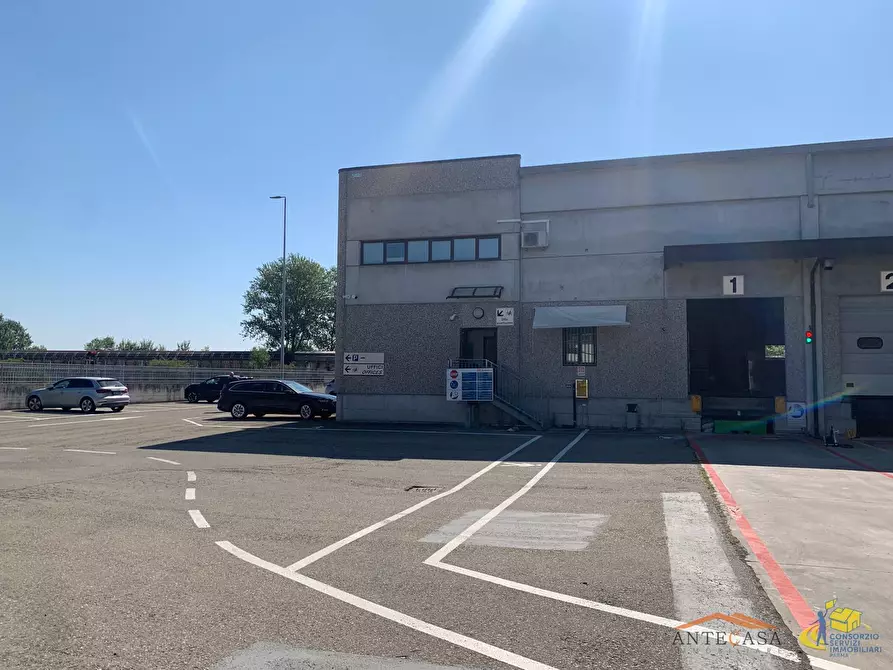 Immagine 9 di Attività artigianale in vendita  in Via londra a Parma