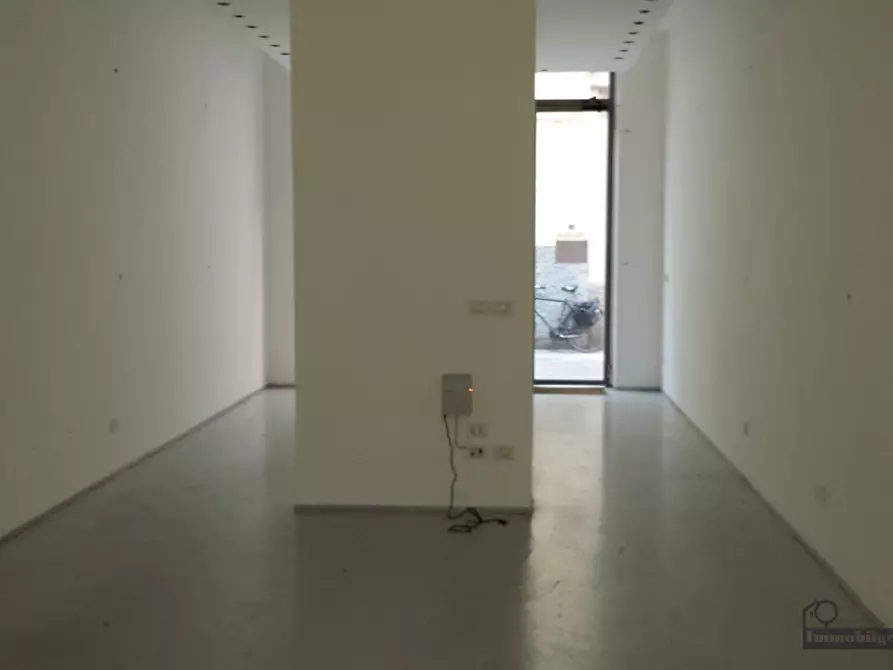 Immagine 6 di Locale commerciale in affitto  in Borgo Angelo Mazza 2 a Parma