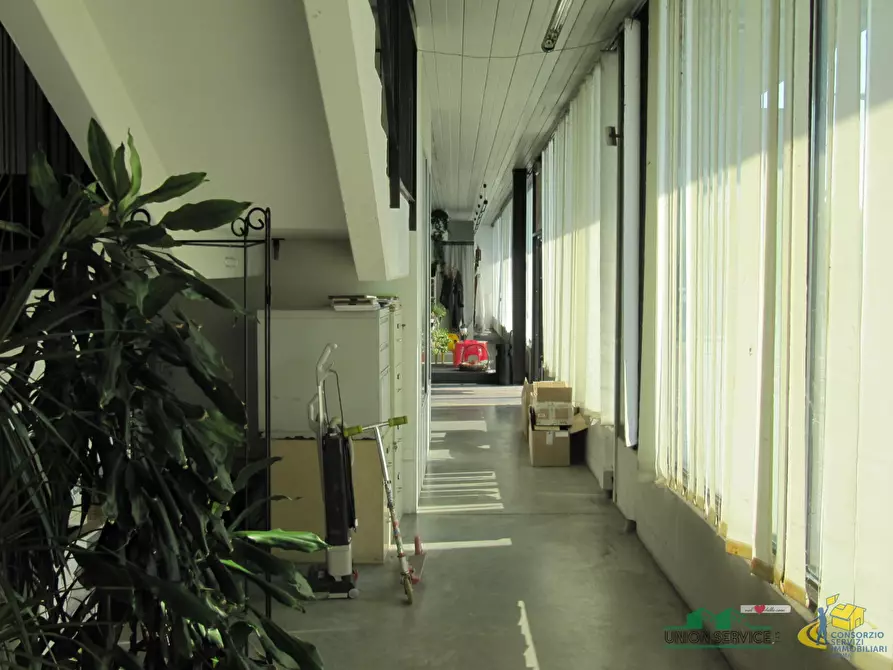 Immagine 2 di Attività artigianale in vendita  in via Forlanini a Parma