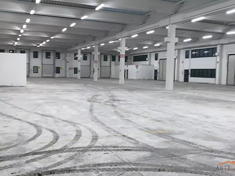 Immagine 13 di Attività artigianale in vendita  a Parma