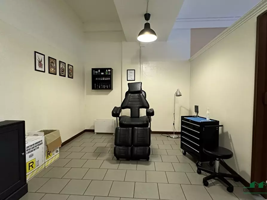 Immagine 10 di Attività commerciale in vendita  in Via La Spezia 32 a Collecchio