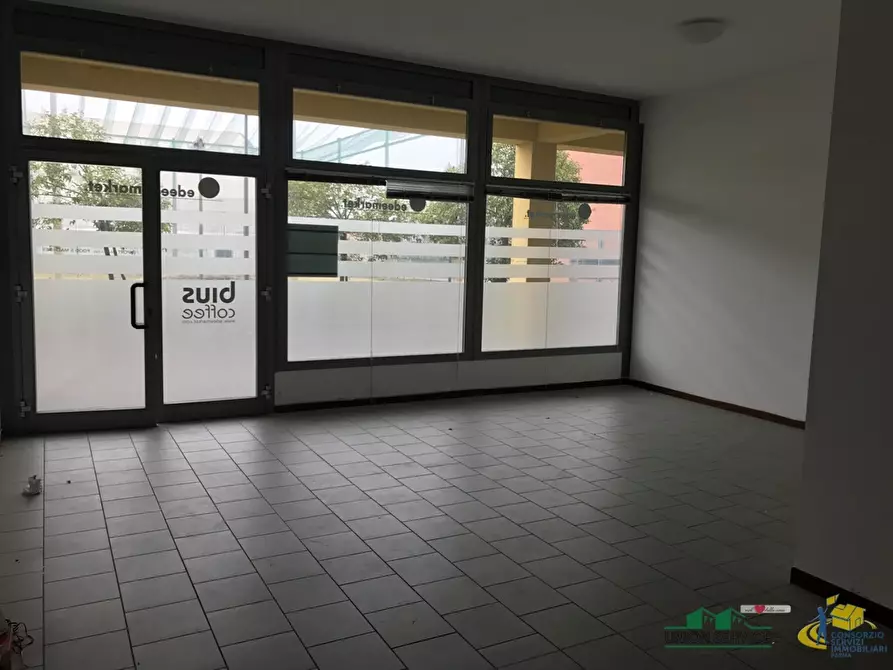 Immagine 3 di Locale commerciale in vendita  in via del giardinetto 6/d a Collecchio