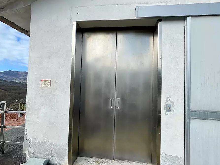 Immagine 15 di Attività artigianale in vendita  in strada del borgo reno 73 a Tizzano Val Parma