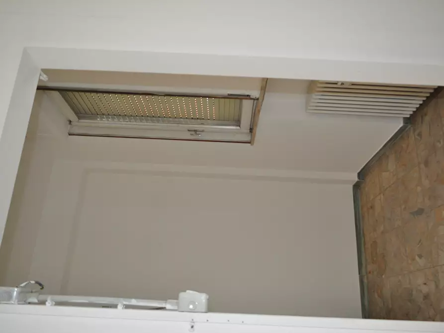 Immagine 13 di Locale commerciale in vendita  in via spezia 49 a Collecchio