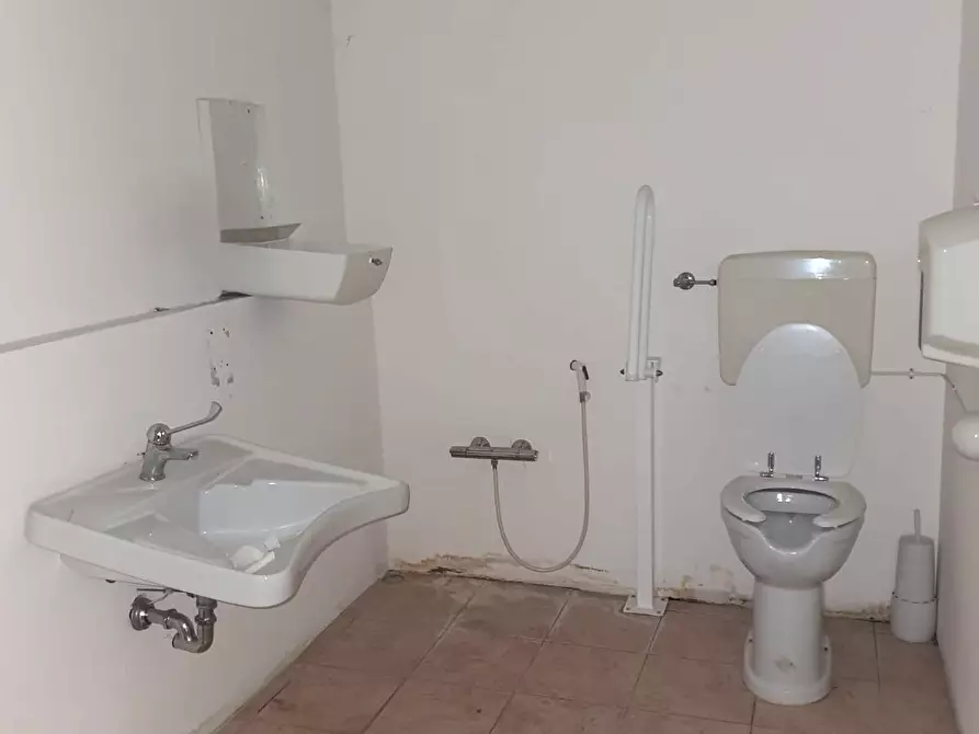 Immagine 18 di Ufficio in affitto  in Via Emilia Est 210 a Parma