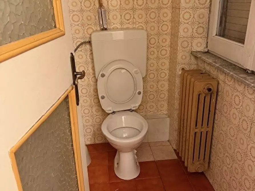 Immagine 26 di Locale commerciale in affitto  in Viale Antonio Gramsci 27A a Parma