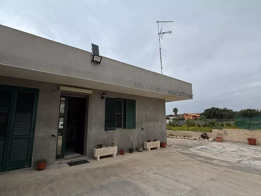 Immagine 1 di Villa in vendita  in Via del Sambuco a Pozzallo