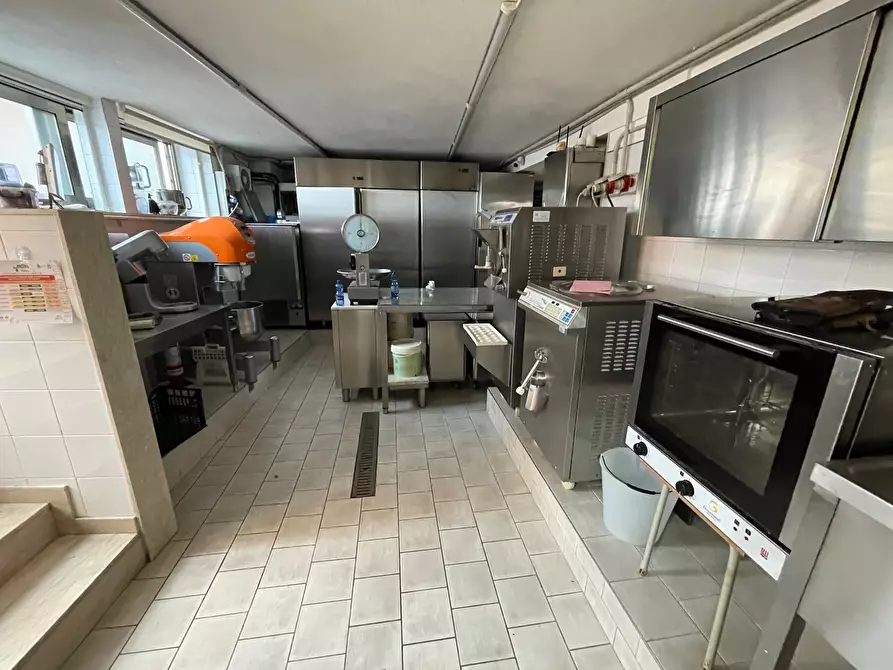 Immagine 14 di Bar / Ristorante in vendita  in Via dell'Arno a Pozzallo