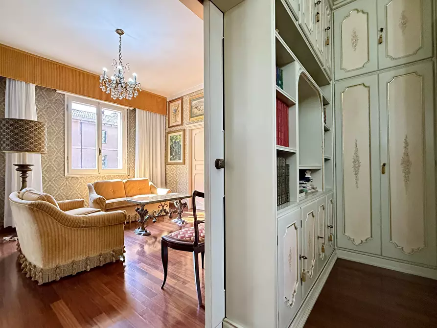 Immagine 14 di Pentalocale in vendita  in Via Del Borgo di San Pietro a Bologna