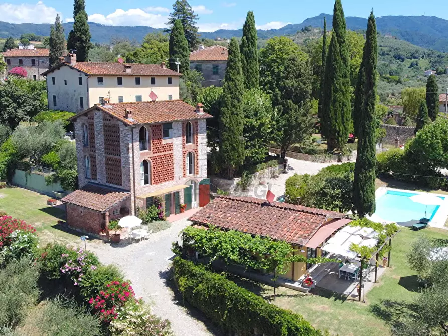 Immagine 1 di Villa in vendita  in Via di Mammoli 1001 a Lucca