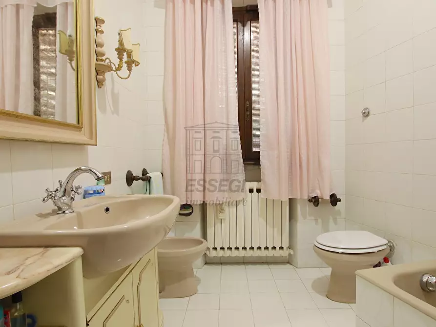 Immagine 22 di Villa in vendita  in Via dei Borelli a Lucca