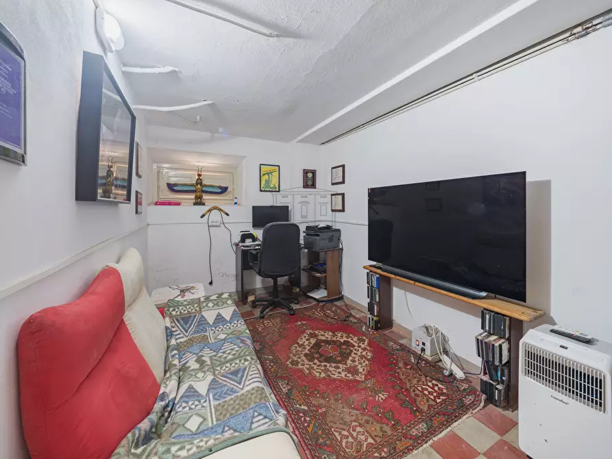 Immagine 27 di Villa in vendita  a Lucca