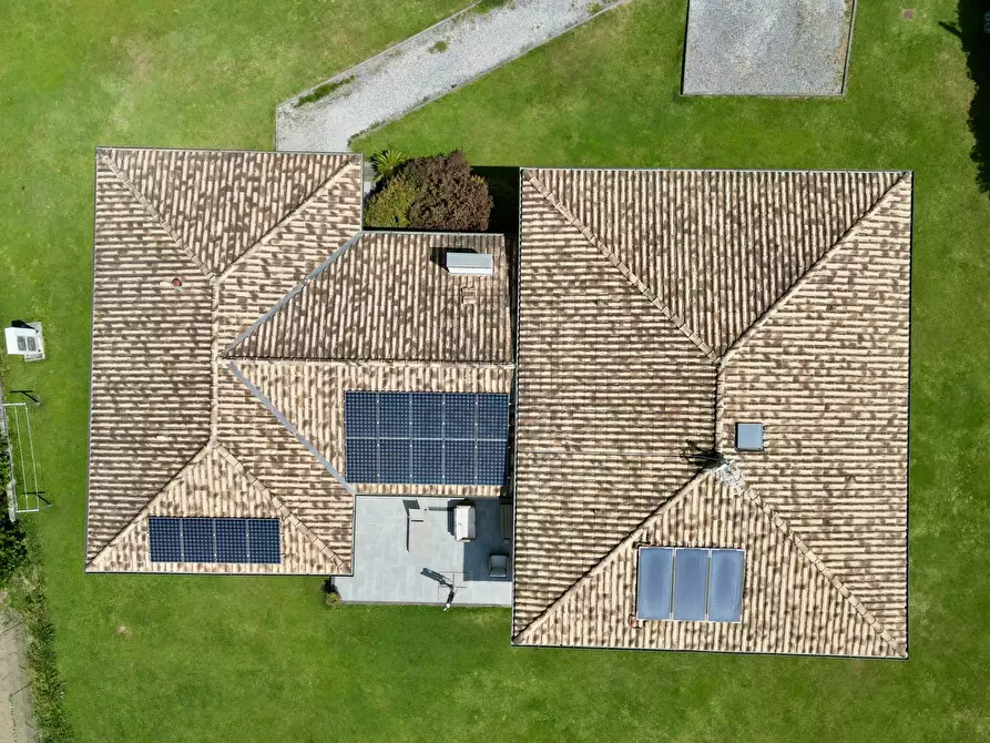 Immagine 5 di Villa in vendita  in Viale Prete a Capannori